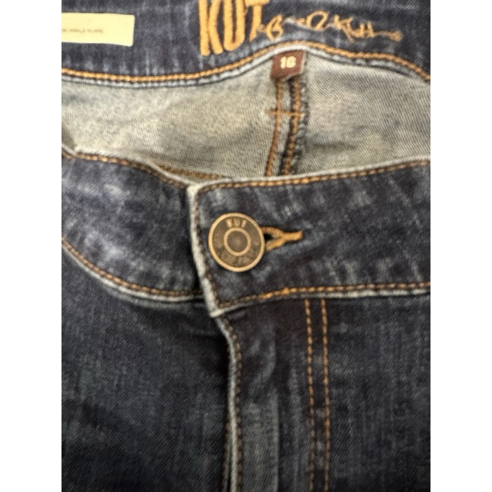 Kut From The‎ Cloth Nikki Mid Rise Flare Jeans Size 16
Flawed gem - Image 3