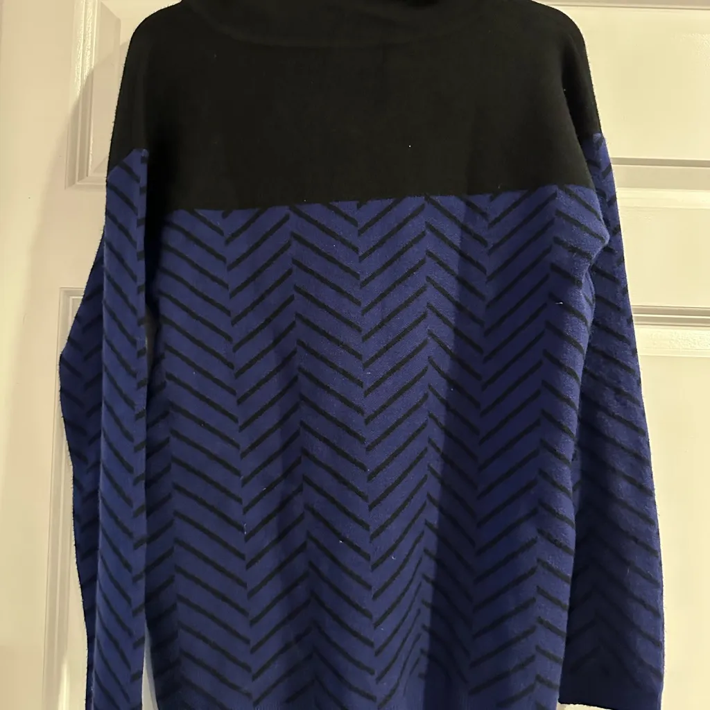 Liz Claiborne Cozy Black and Blue Sweater - Image 5