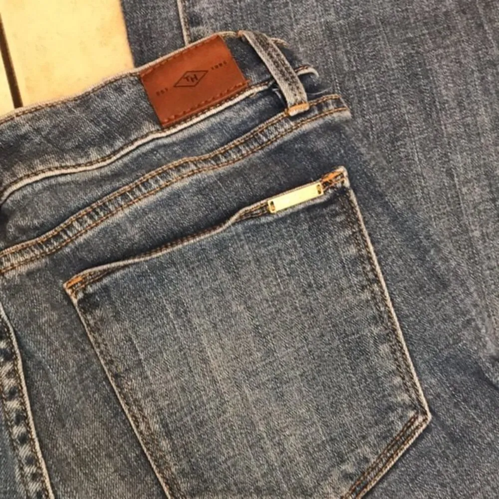 Tommy Hilfiger light wash high waisted denim jeans size 6 - Image 3