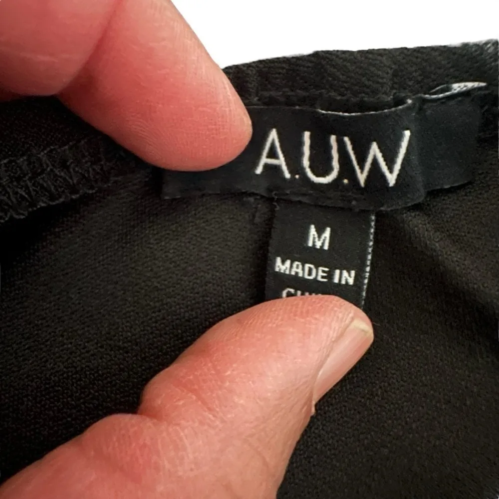 AUW women's size medium sleeveless black blouse - Image 3