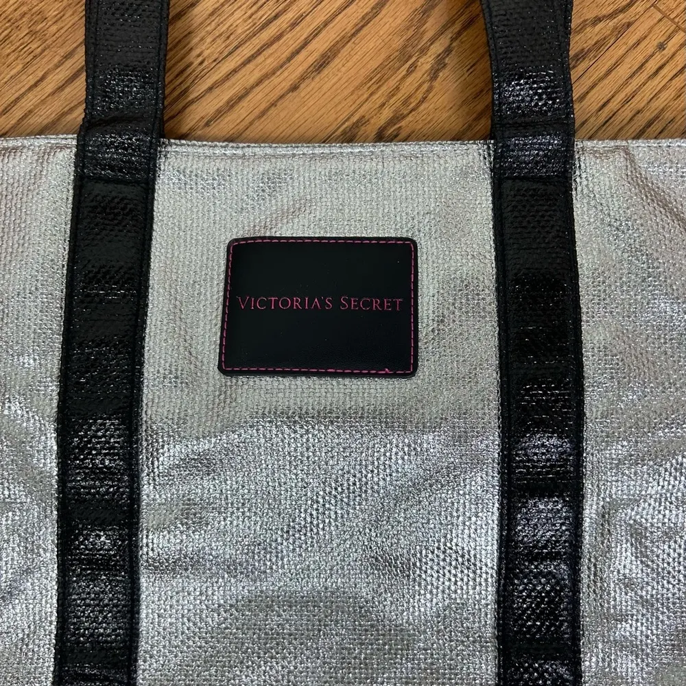 Victoria’s Secret | Limited Edition Metallic Silver Weekender 2017 NWOT Tote Bag - Image 4