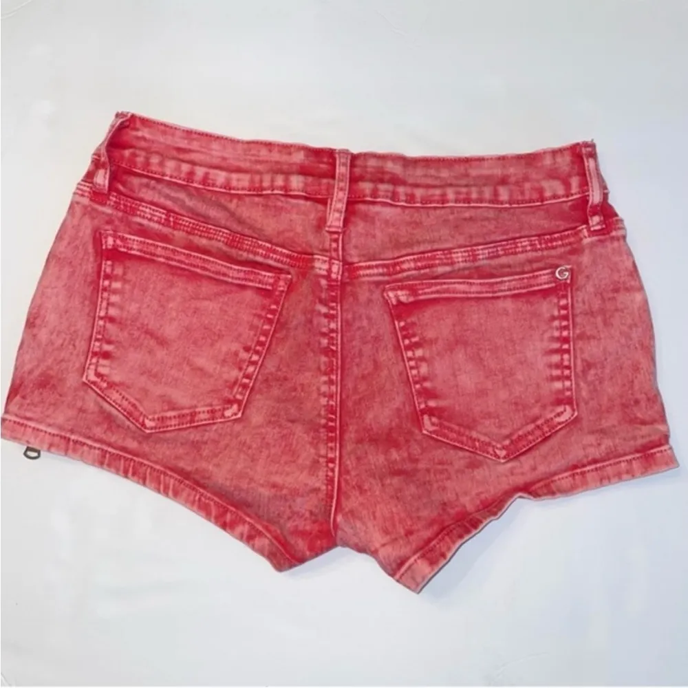 G by‎ Guess High Rise Waisted Cuff Leg Red Acid Wash Shorts side zipper size 28 - Image 7