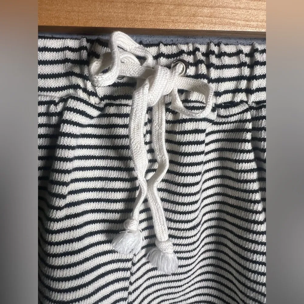 Mod Ref  stripped shorts and top lounge set in size Medium. - Image 10