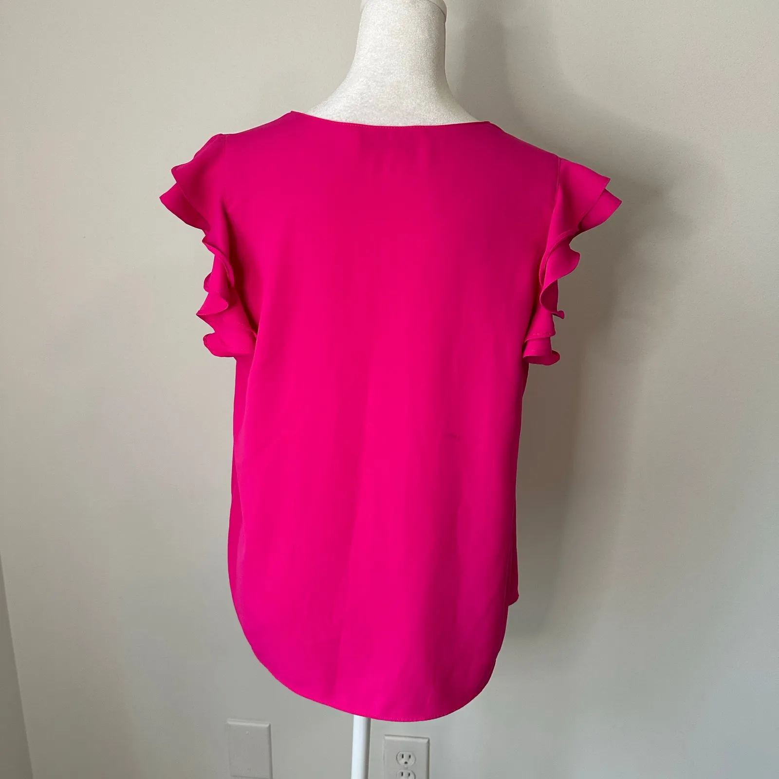 Amanda Uprichard hot pink flutter sleeve v-neck top size M - Image 4