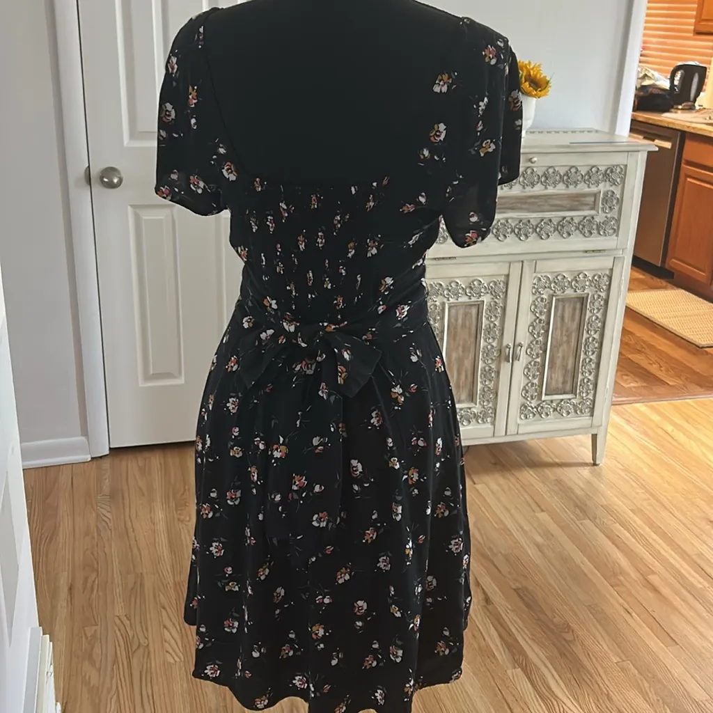 Abercrombie and fitch black short sleeve floral cinch front dress - Image 6