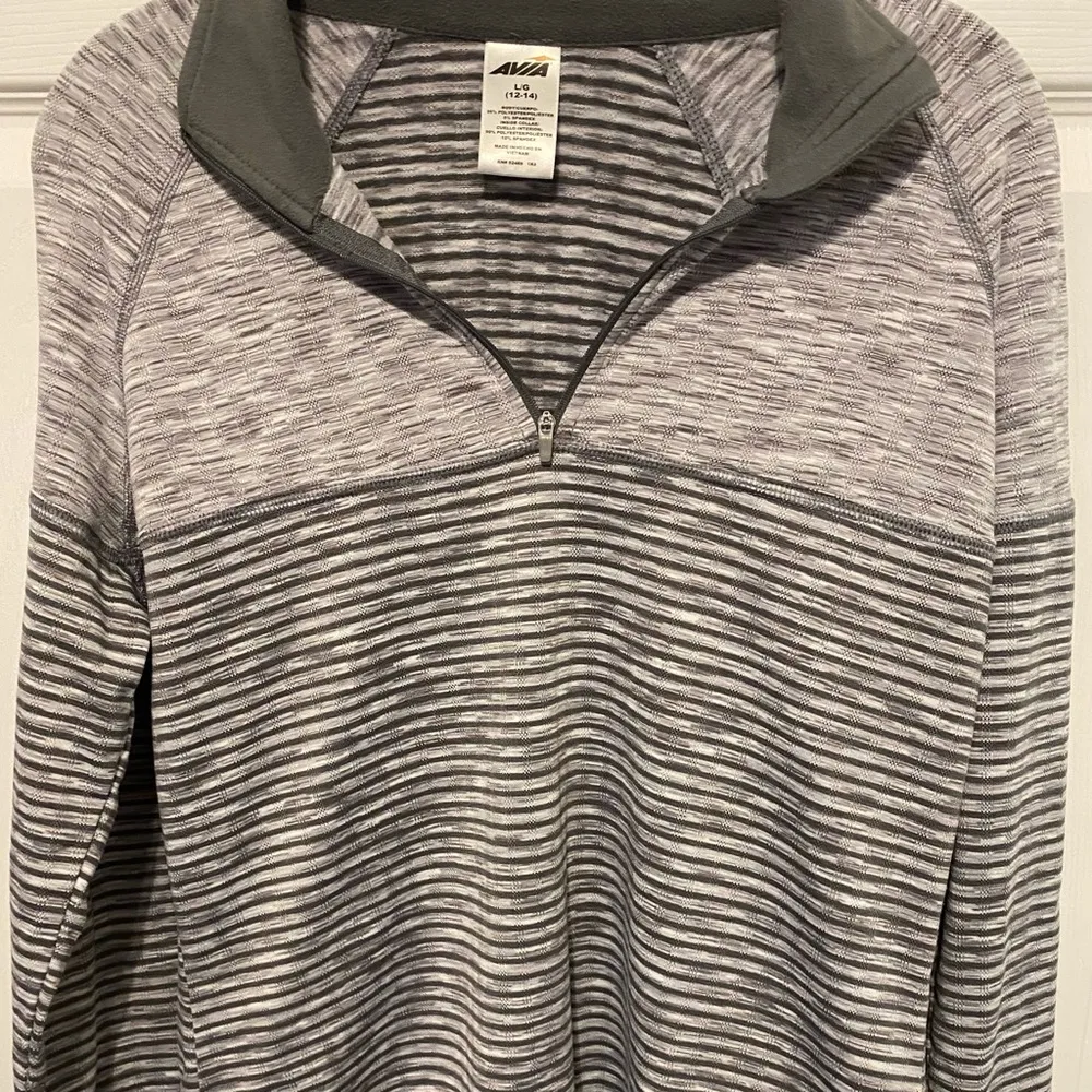 Avia grey and white striped pullover in large - Image 2
