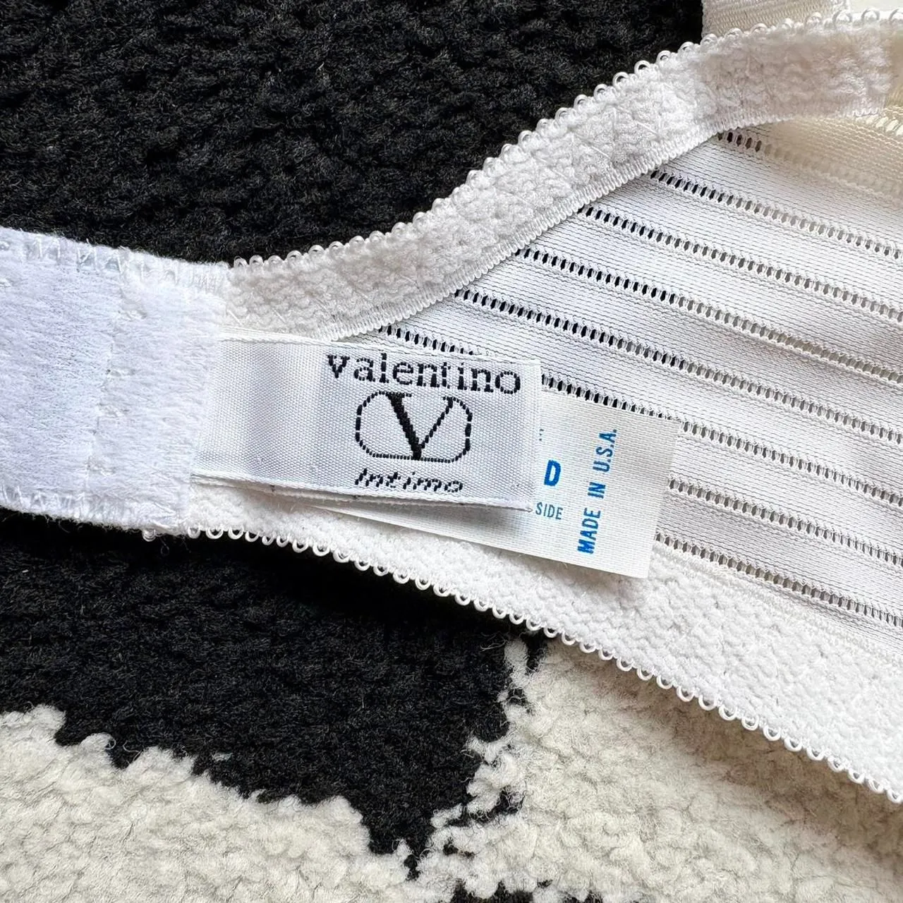 NWT Vintage 90s Valentino Intimo White Nylon Lace Bra 34D - Image 4