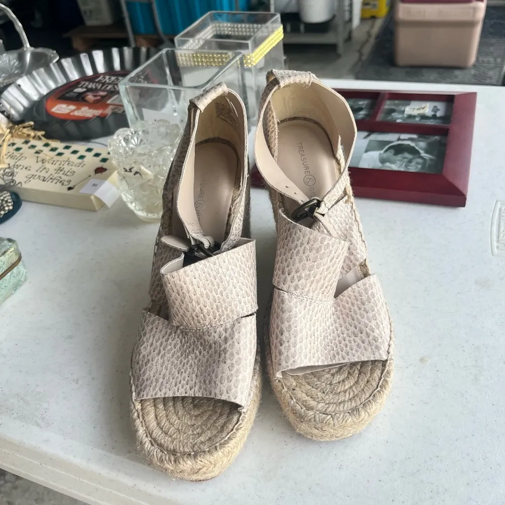 Treasure and bond heels - Image 2