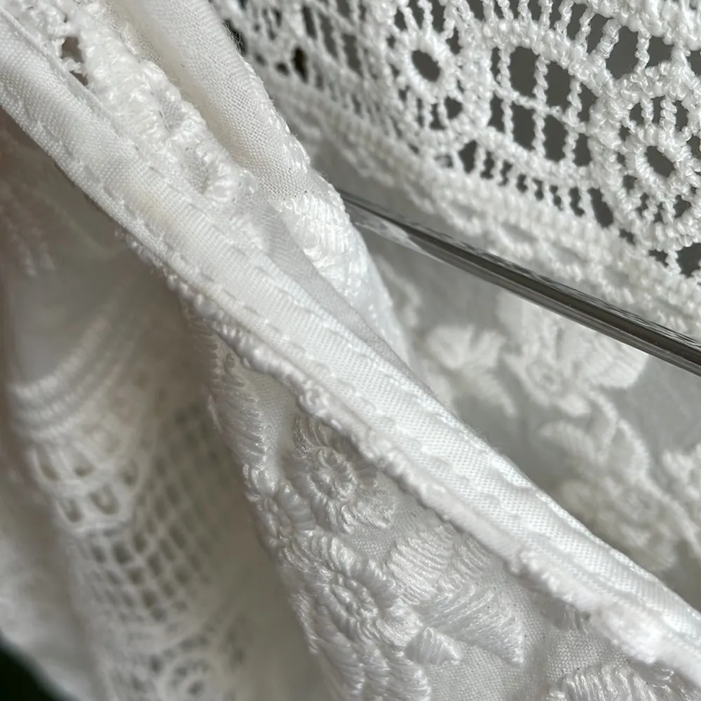 Banana Republic beautiful lace crochet top - Image 4