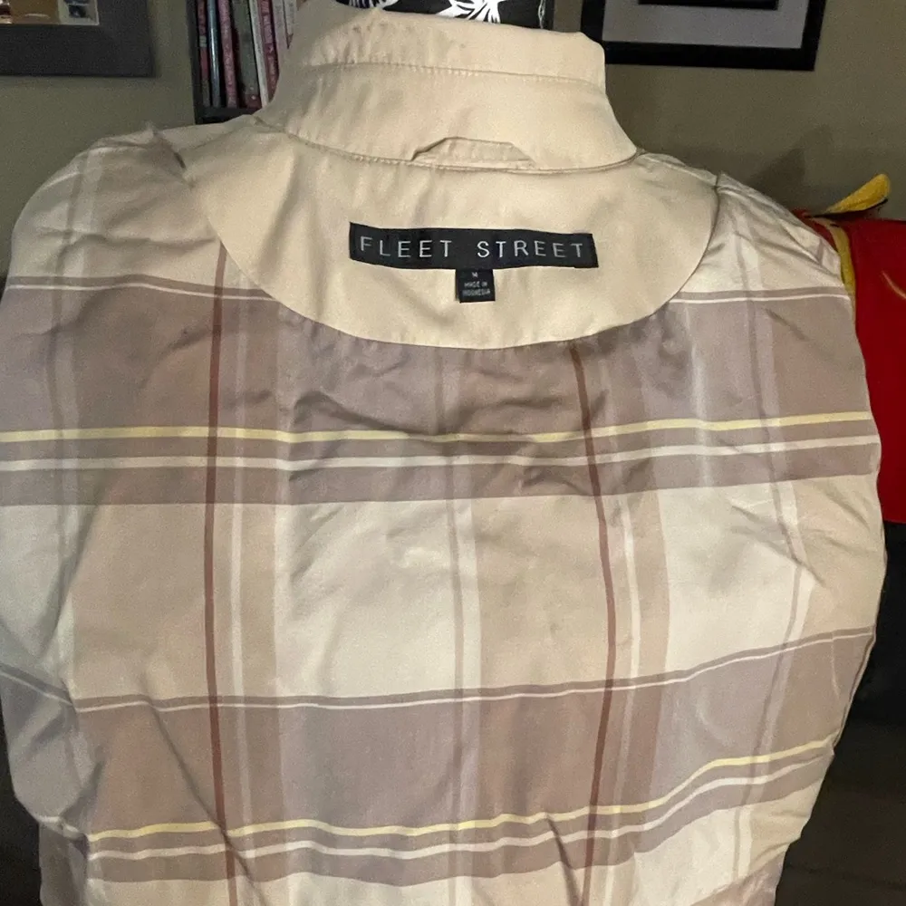 Vintage Fleet Street Size Medium light trenchcoat - Image 6
