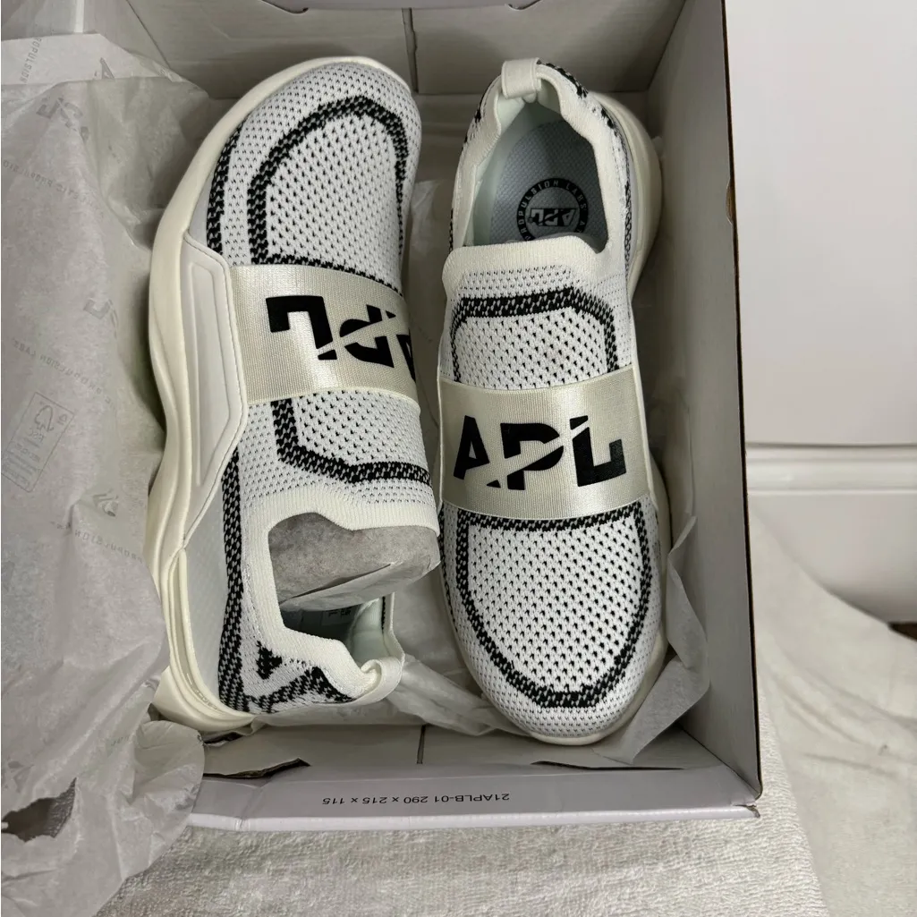 APL Women's Techloom Bliss in Ivory and Dark Army olive green 8 - Image 6