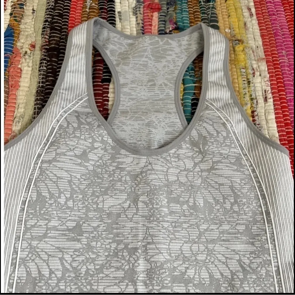 Fabletics Gray Floral Tank Top - Image 6