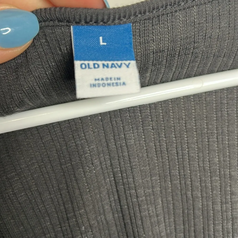 Old Navy NWOT Tiny Floral Dark Gray Long Sleeve Top - Image 4