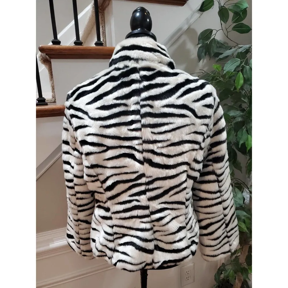 Nine West Women Black & White Acrylic Long Sleeve Casual Fur Jacket Size Medium - Image 2