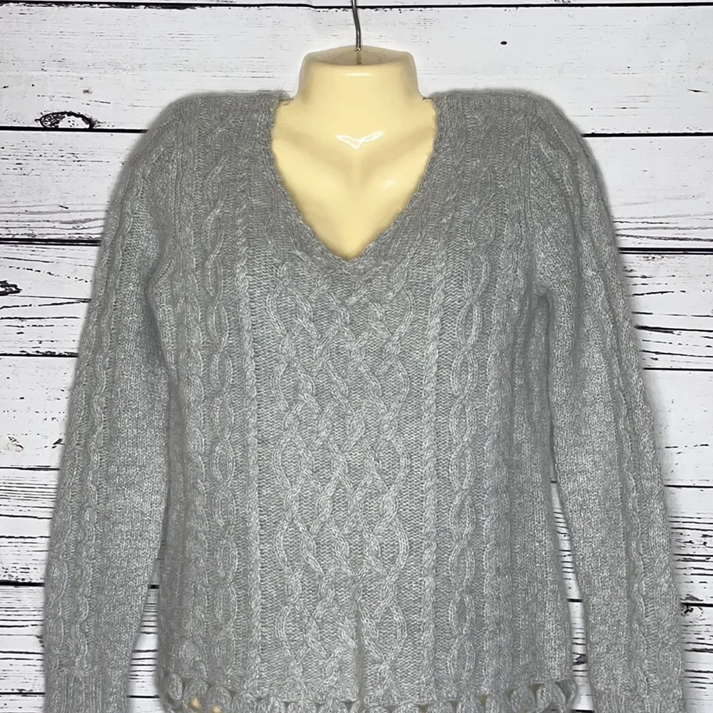 Tweeds NWT Size M Gray V-Neckline Angora/Lambs’ Wool Blend Sweater Top - Image 2