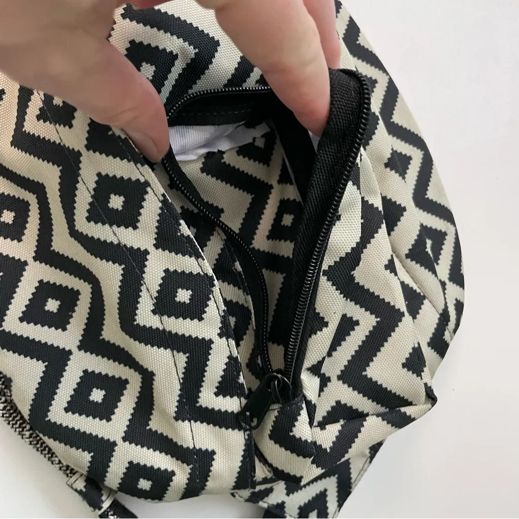 Kavu Rope Sling Bag Pockets Adjustable Water Resistant Geometric Black Beige - Image 7