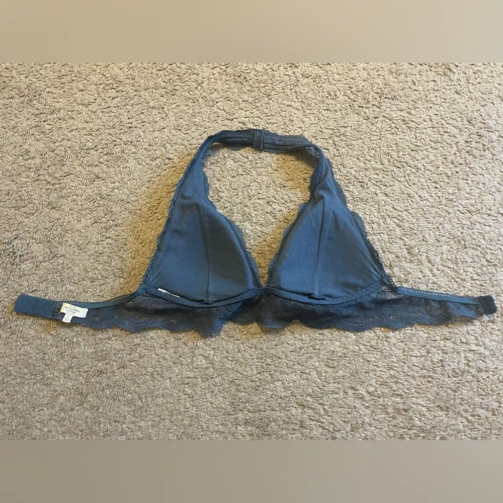 Abercrombie and Fitch Bralette Gray Floral Lace Halter V-Neckline - Image 7