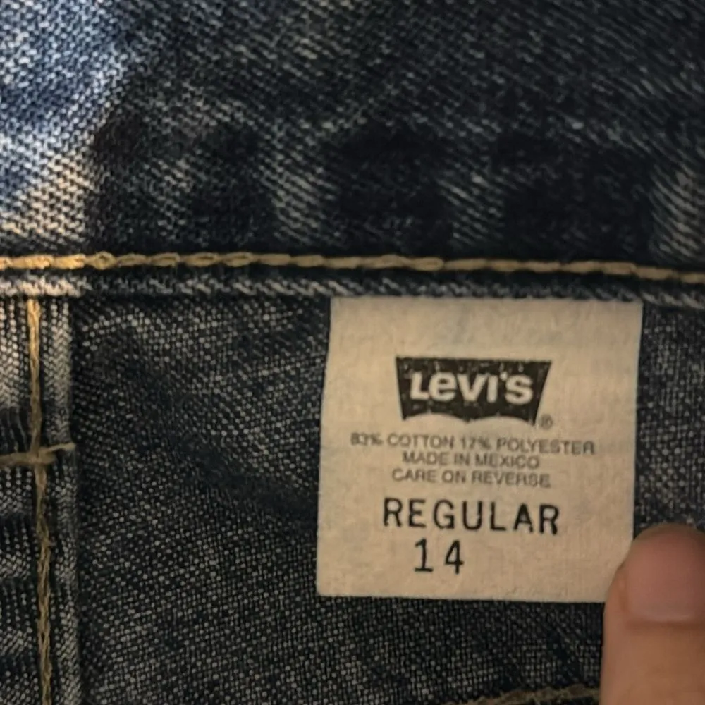 Vtg Levi’s 90s dry good darkwash wide leg denim jeans size 26 - Image 12