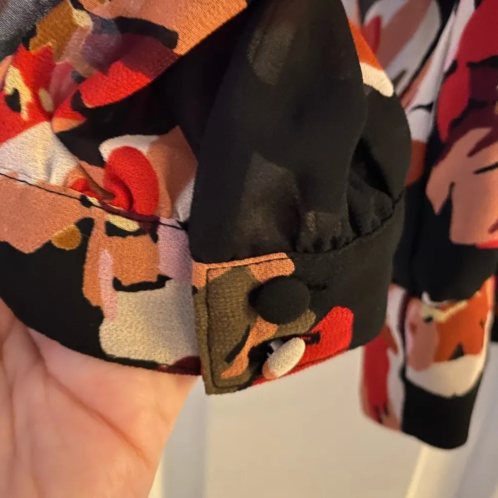 Madewell Effie Black Floral Wrap Top - Image 4