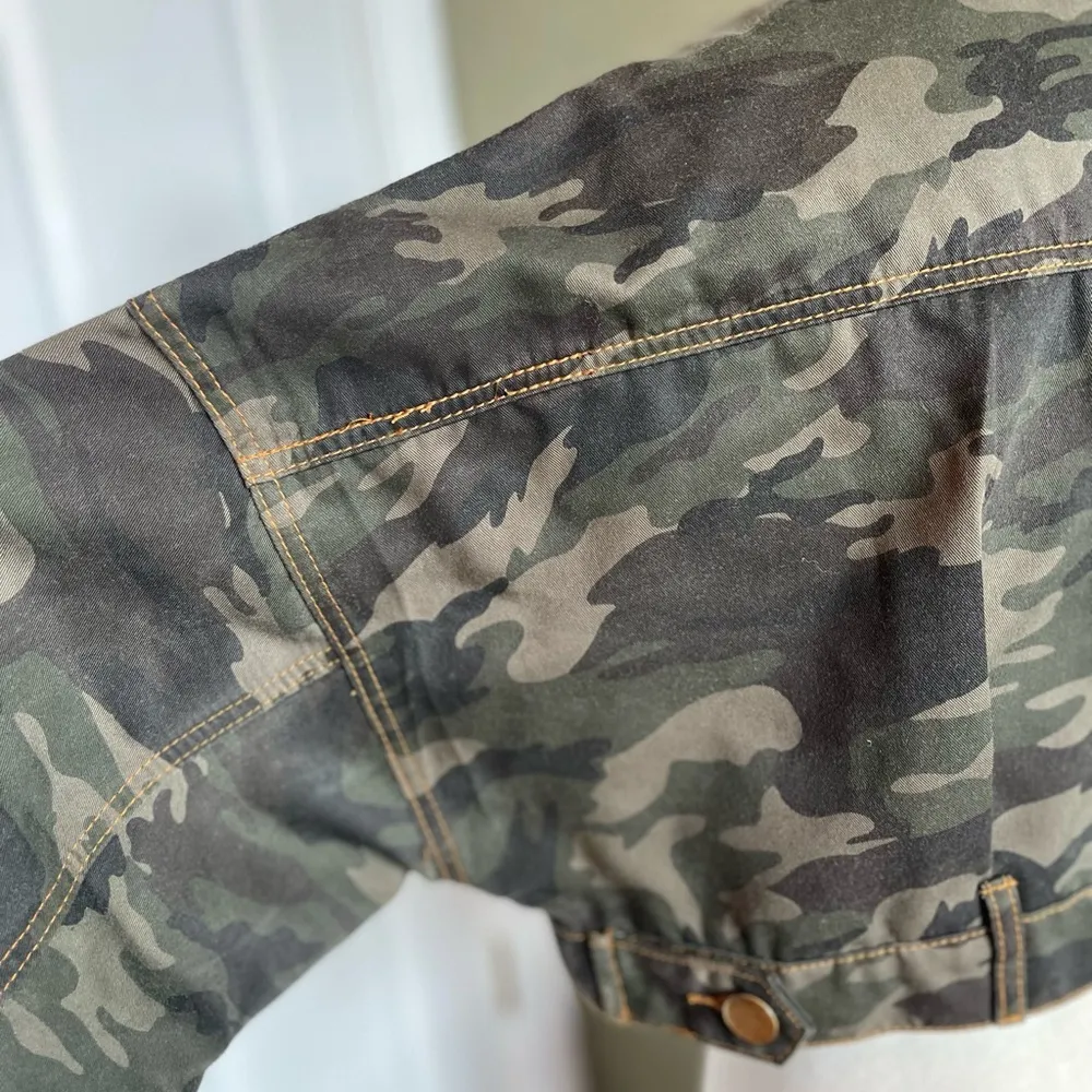 Essue  studded cropped camo jacket Size S - Image 16