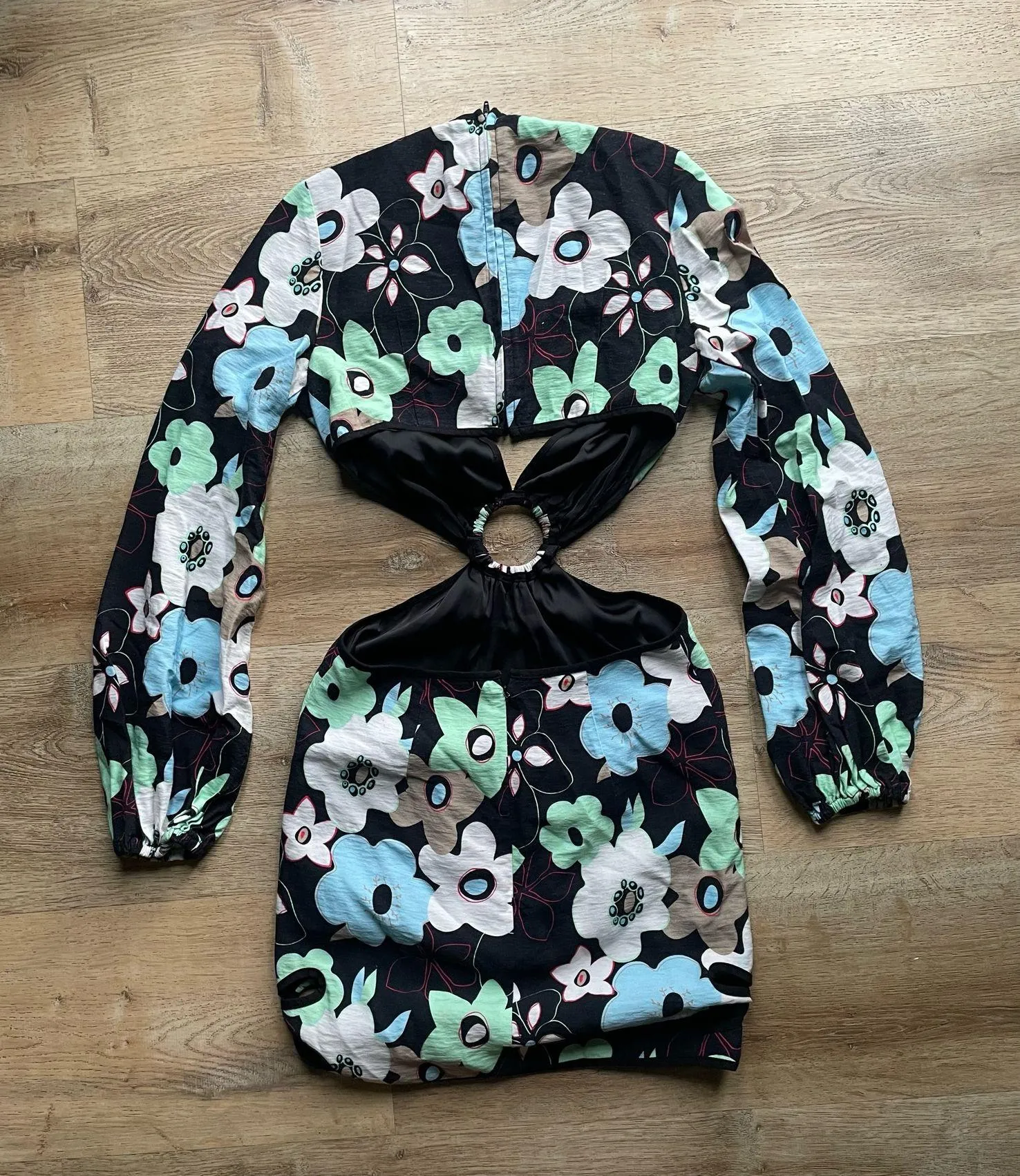 Finders Keepers Floral Cutout boho Mini Dress S/4 Long Sleeve Party Y2K Vibes - Image 5