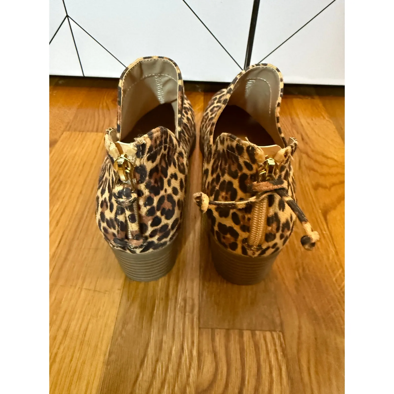 Kenneth Cole Reaction Womens 7 37 Animal Leopard Print Low Ankle Heel Booties - Image 3