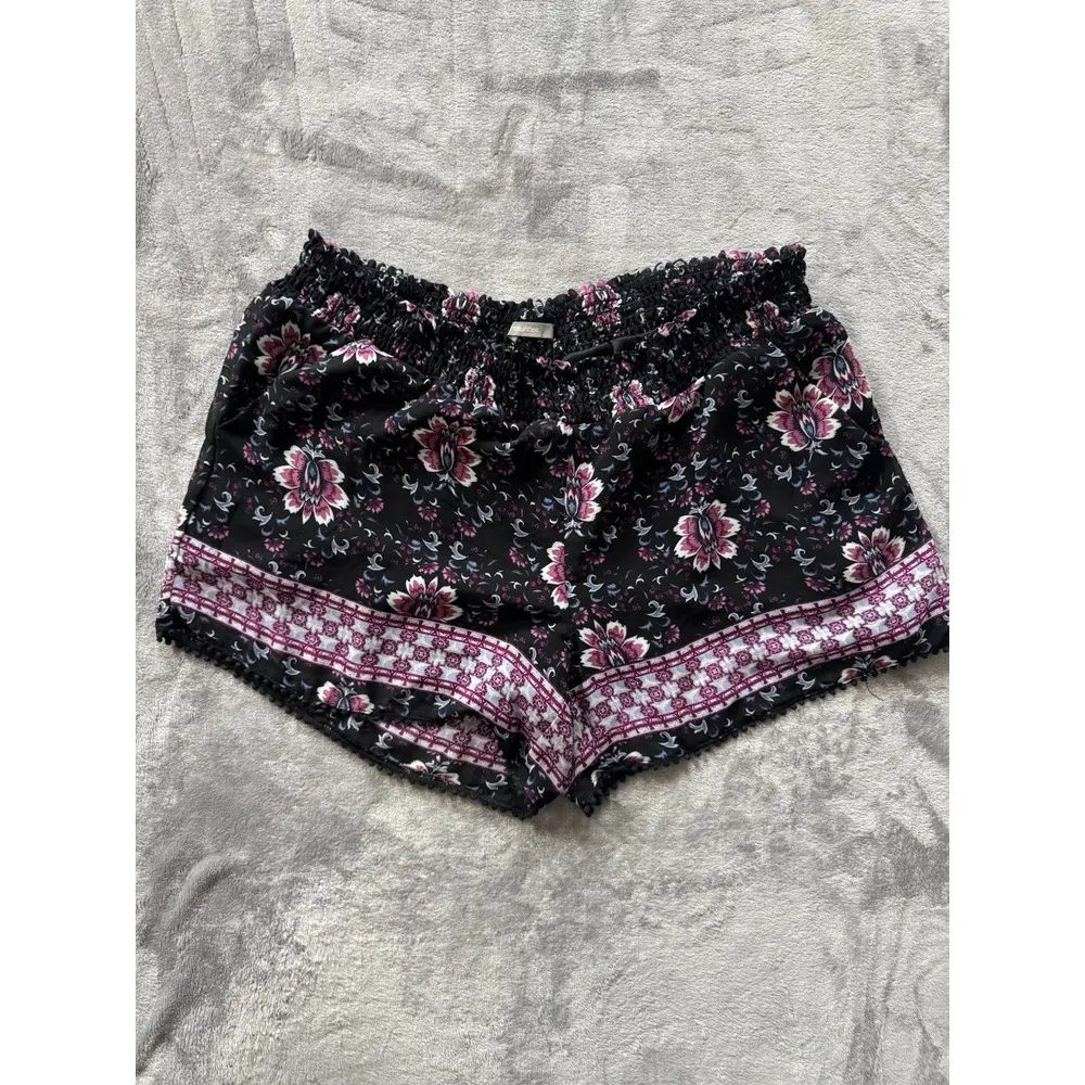 2 Set Of Maurices Womens Pocket Dolphin Floral Shorts Size Large‎ - Image 2