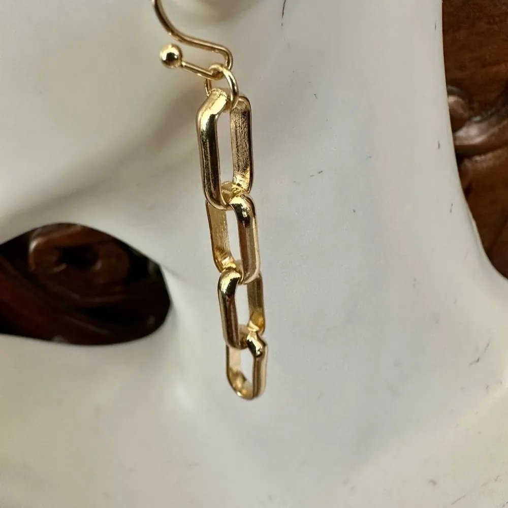 Gold tone chain link earrings - Image 5