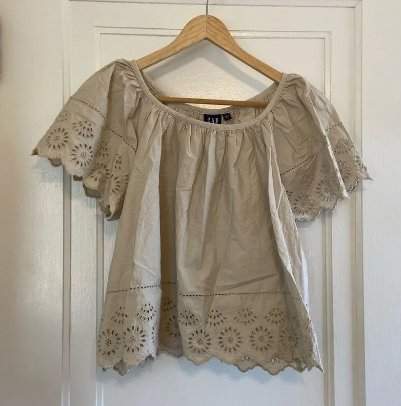Gap Eyelet Flutter sleeve top - Image 2