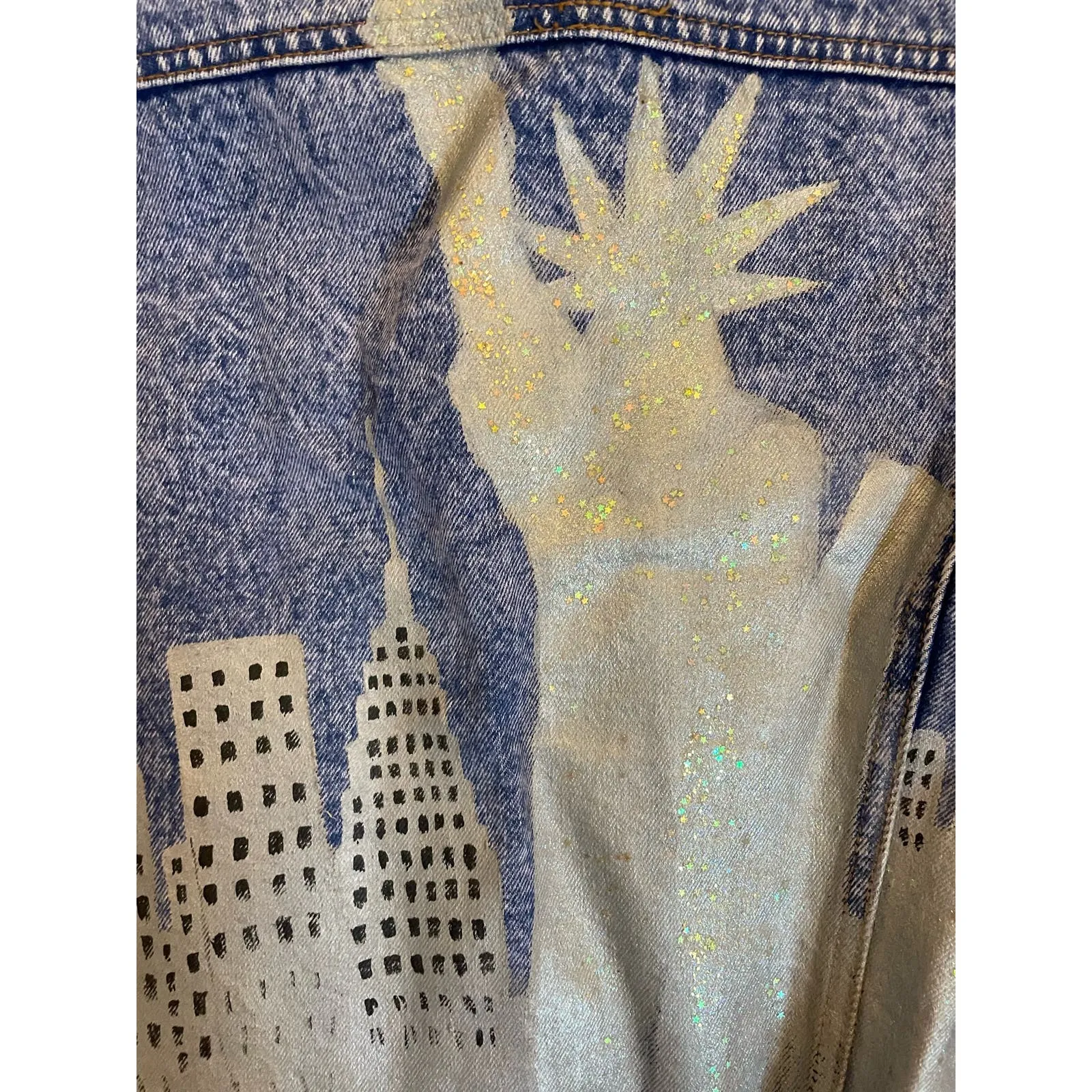 Vintage‎ Women's Bill Blass medium jean jacket with NY cityscape on back Blue - Image 6