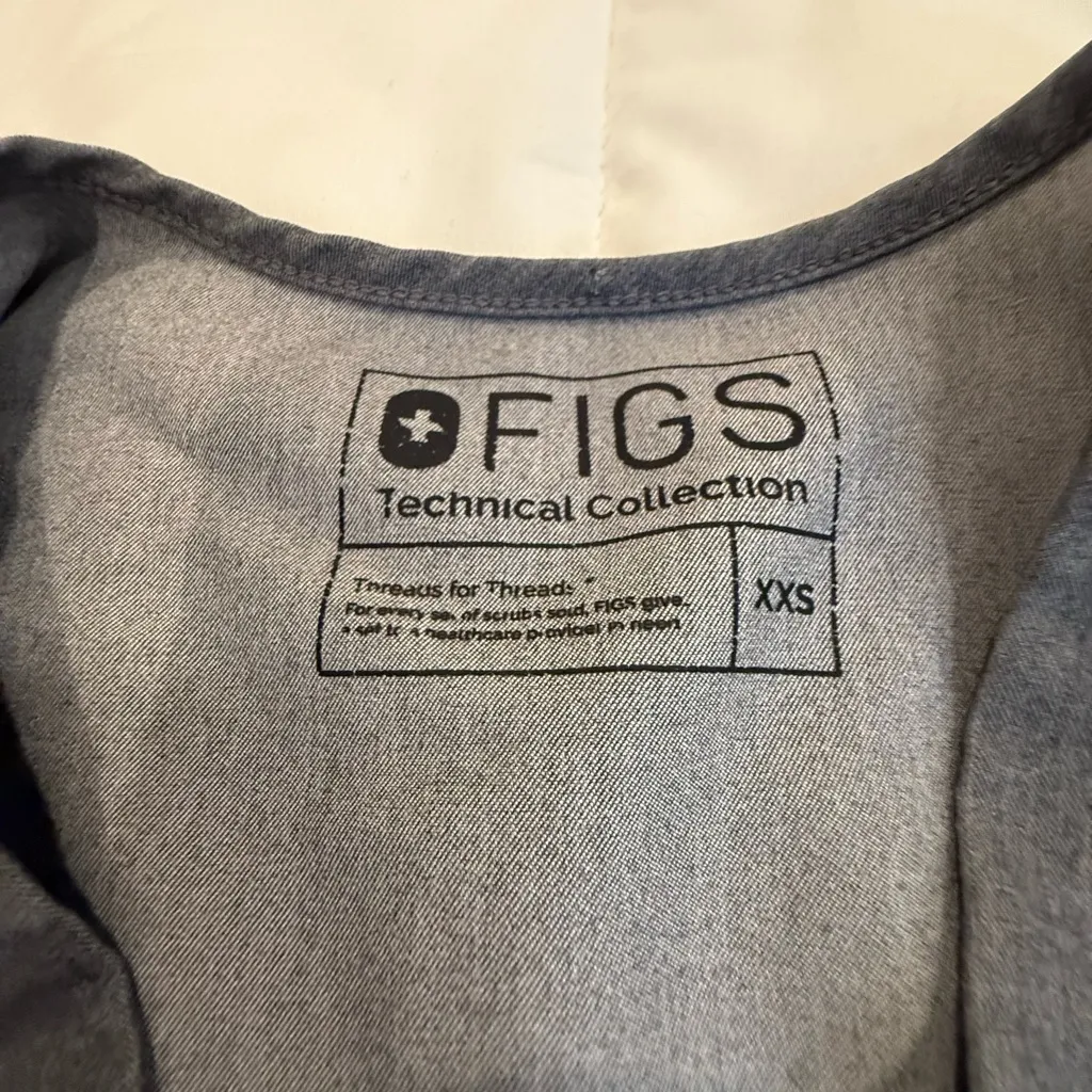 **FIGS Technical Collection Scrub Top – Gray – Women’s XXS** - Image 4