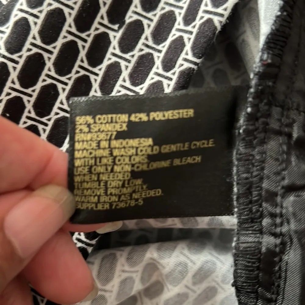 Worthington women’s Modern fit stretchy shorts Sz 8 - Image 7