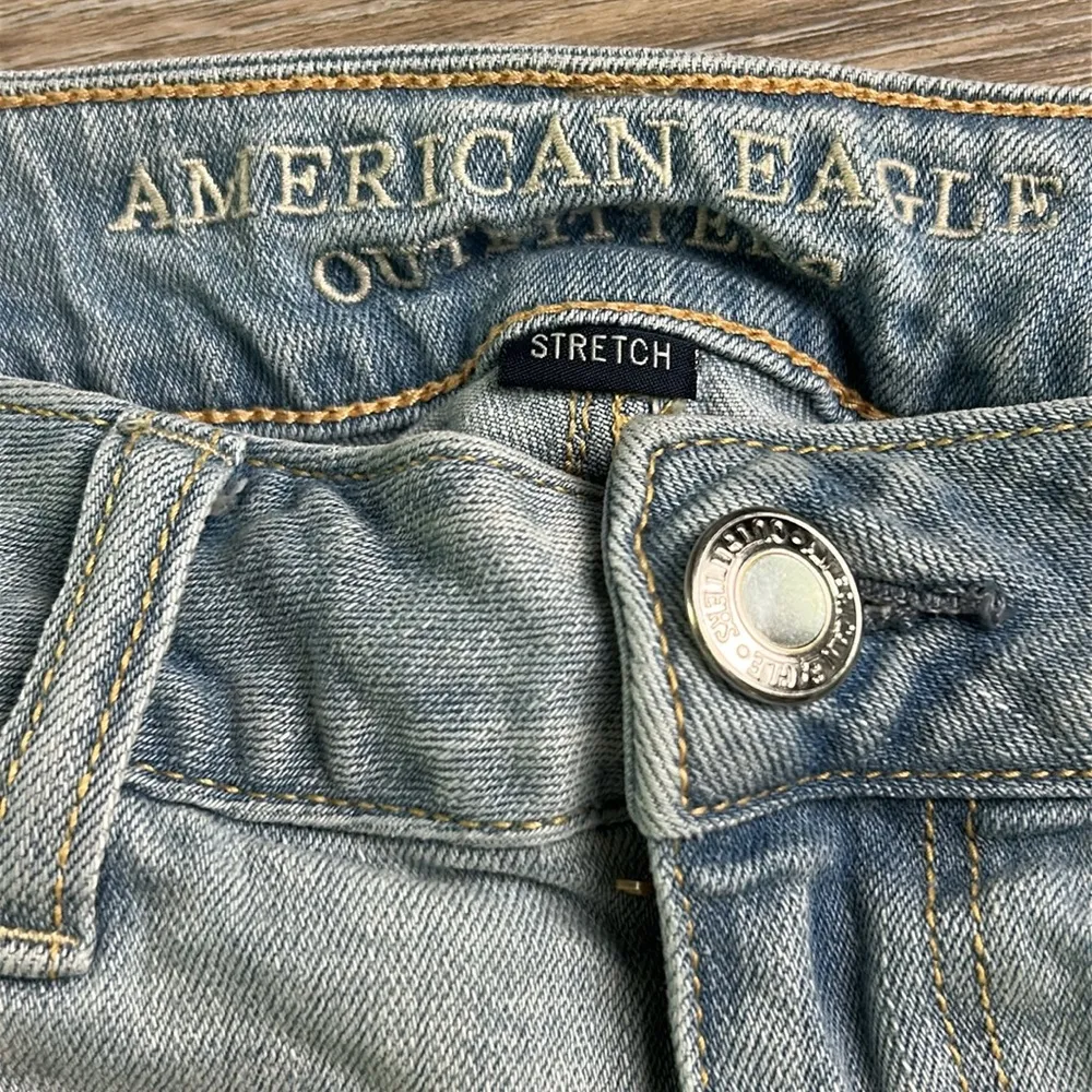 American Eagle Outfitters Shortie Stretch Light Wash Denim Short Shorts Size 2 - Image 7