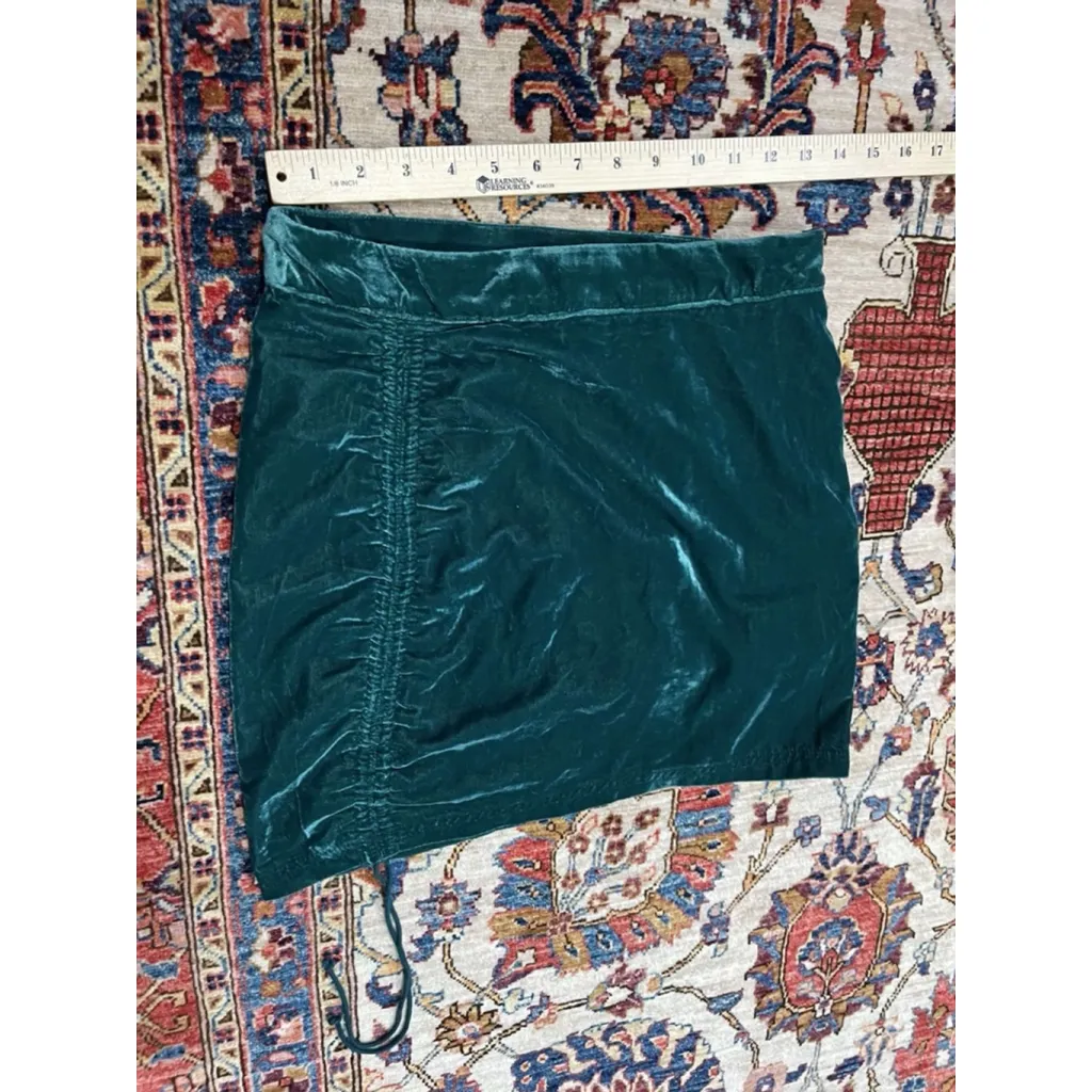 Womens Free People Holiday Green Velvet Mini Skirt Size 4 - Image 5