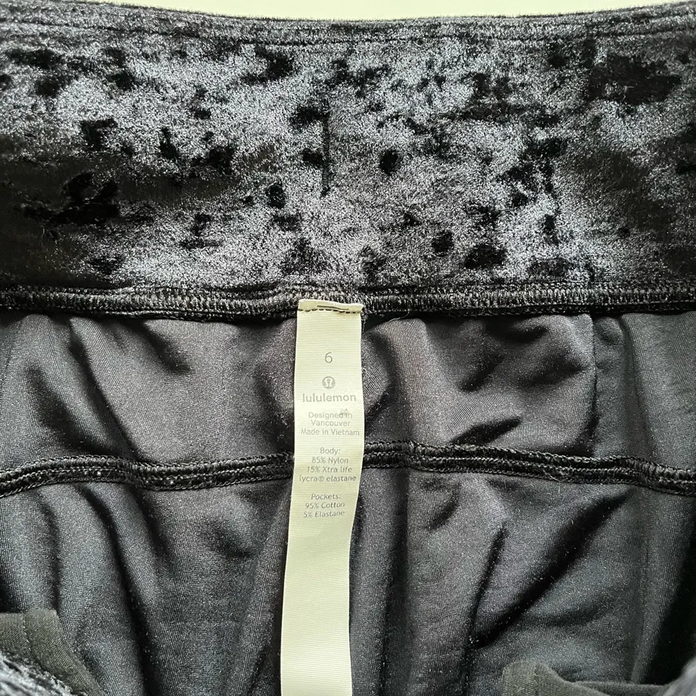 lululemon athletica Rare Ready to Crush High-Rise Velour Joggers Black- Size 6 - Image 7