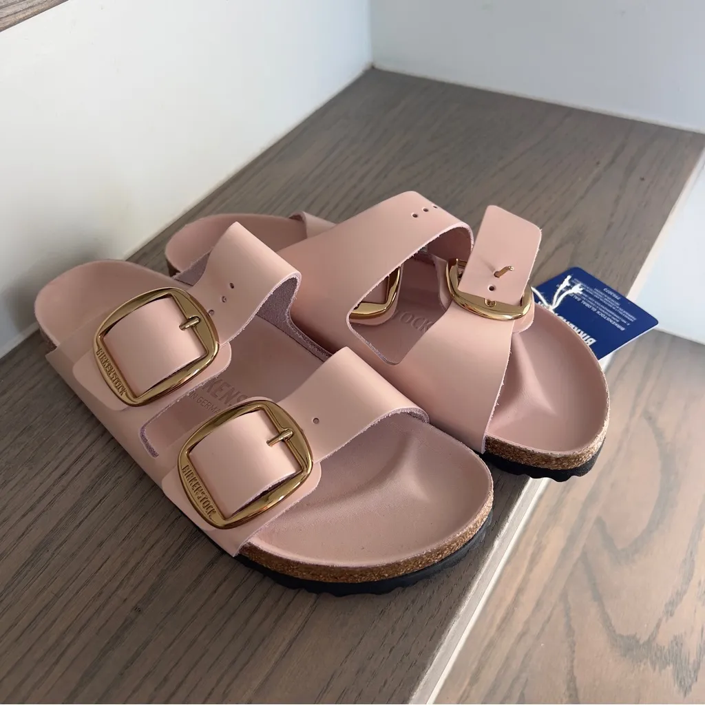 NWT Birkenstock Arizona Big Buckle High Shine Sandals in Light Rose - Image 3