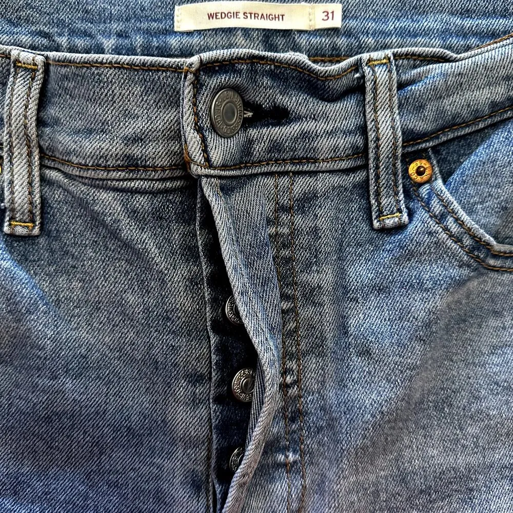 Levi's Wedgie Straight Jeans High Rise Distressed Raw Hem Light Wash W31 L28 - Image 3