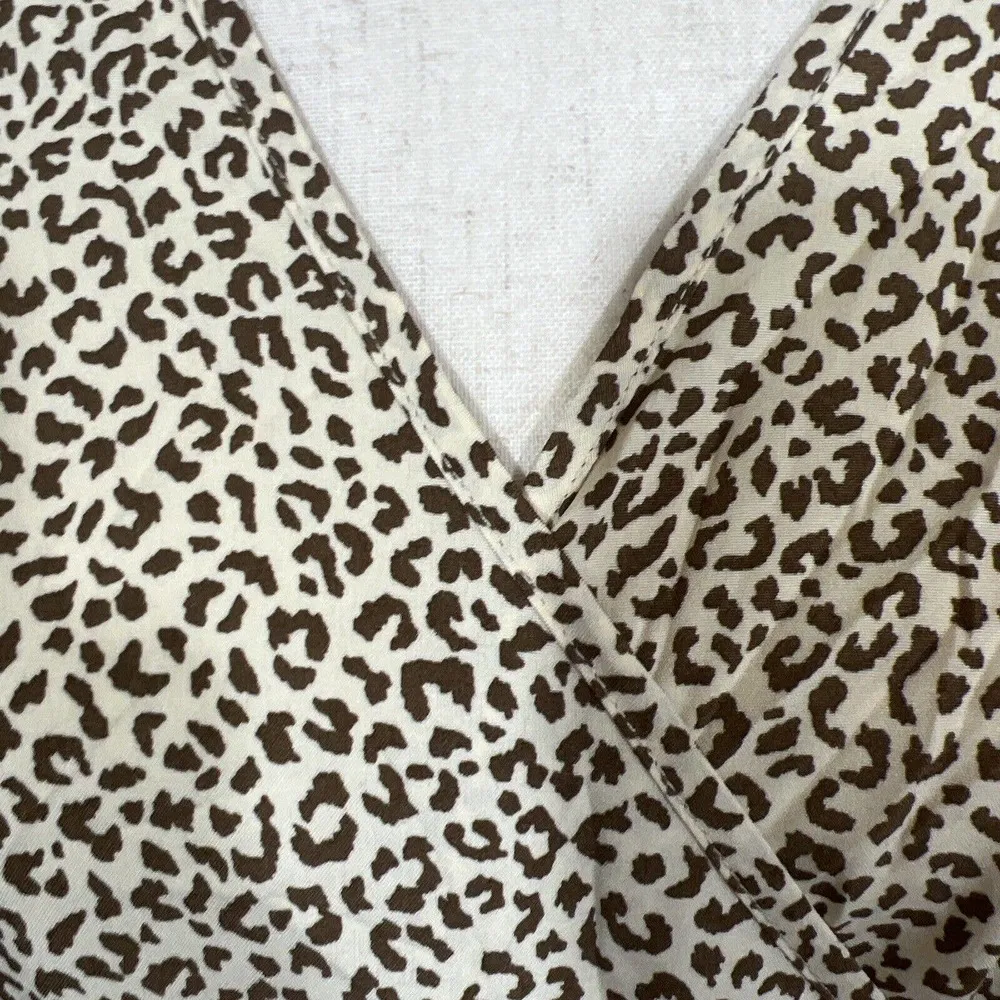 Maggie Short Sleeve V Neck Flowy Animal Print Wrap Maxi Women’s Small NWT - Image 4