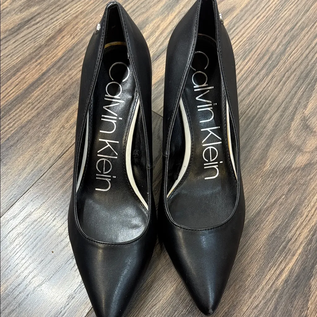 Calvin Klein Black and Silver Women's Pumps - Image 5