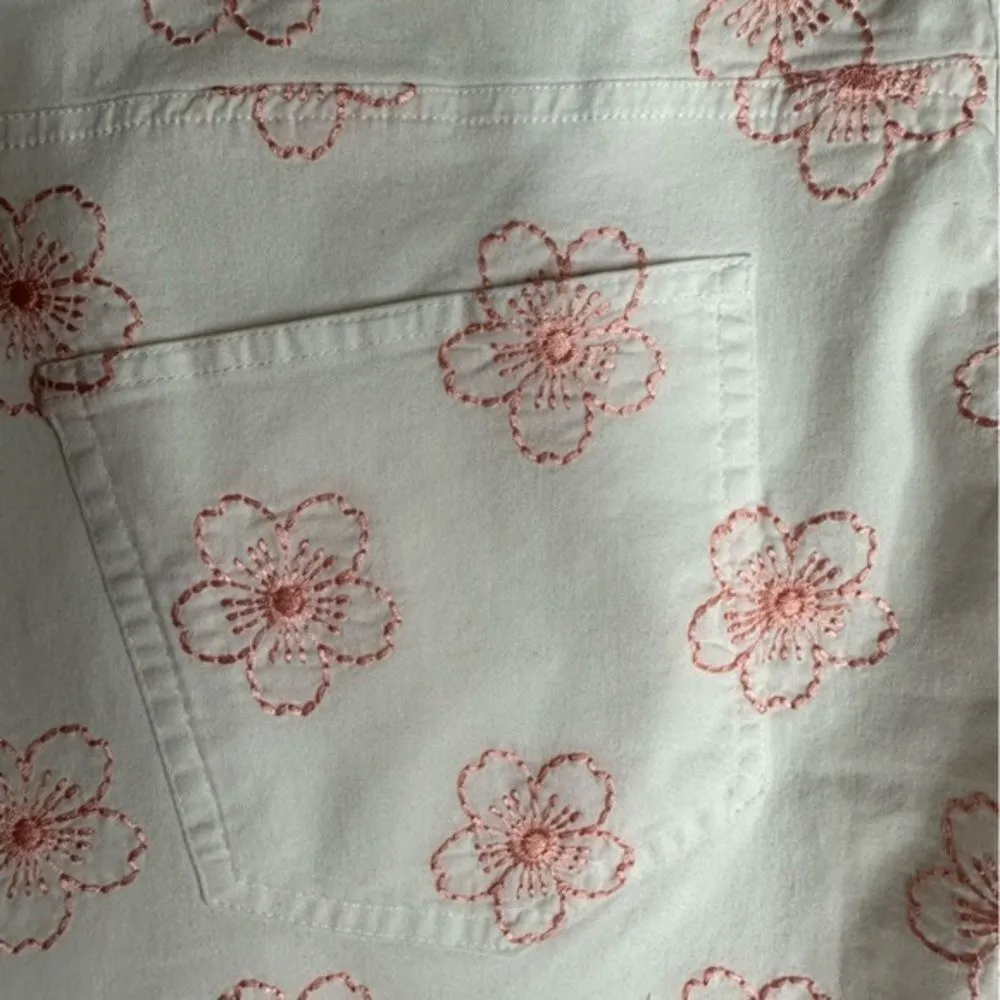 Tori Richard Honolulu High Rise Floral Pink Embroider Scallop Hem Capris Size 12 - Image 7