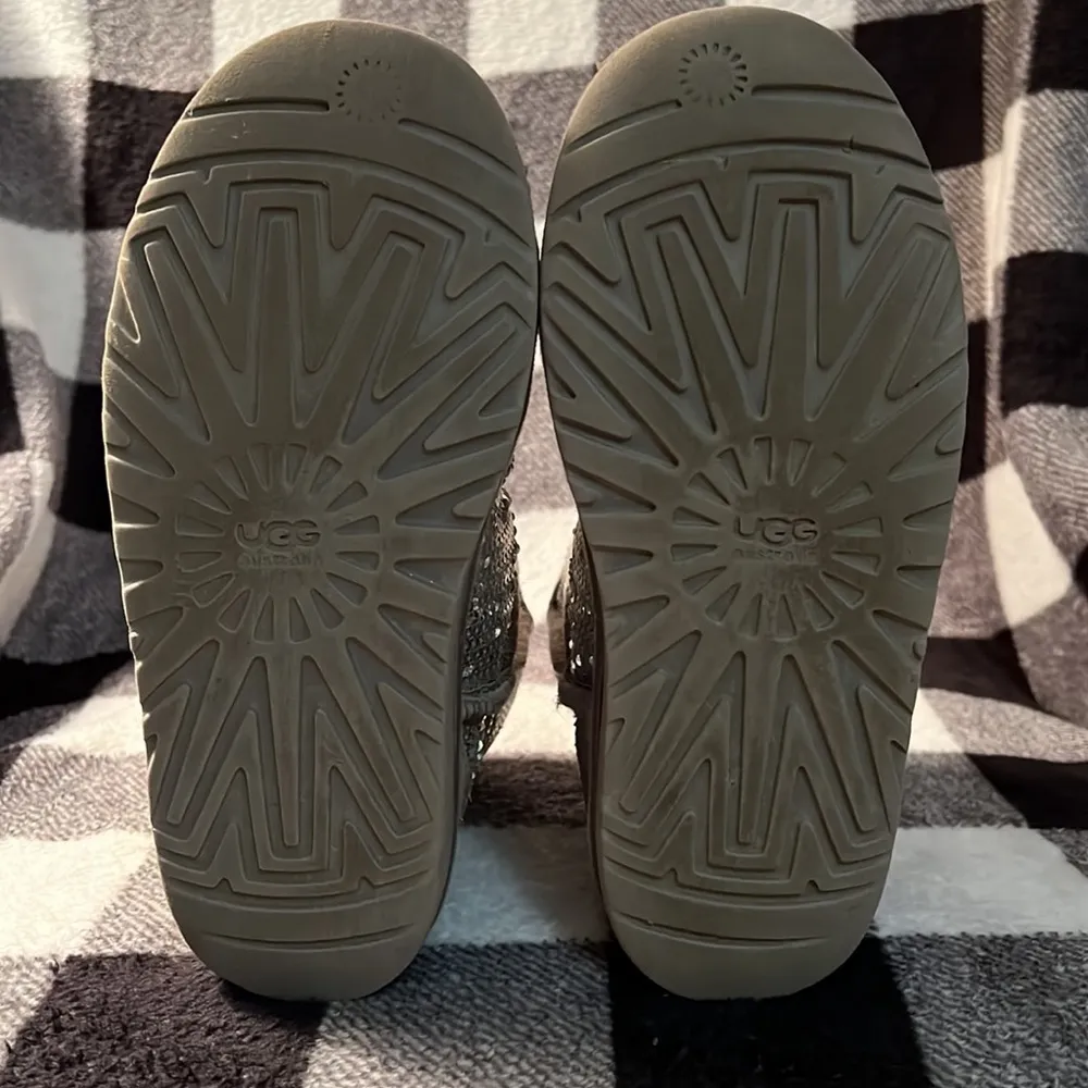 Classic Short UGG Silver Sequin Boot: Size 4 - Image 4