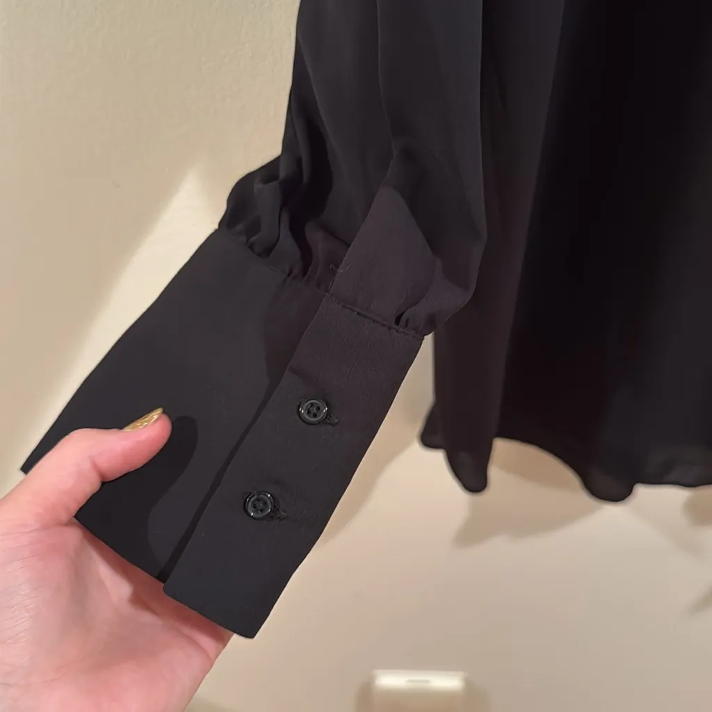 WhoWhatWear Elegant Black V-Neck Blouse - Image 3