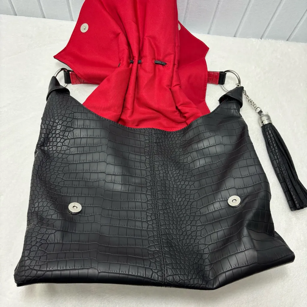 Carlos Falchi Vintage black
Soft Leather Drawstring CROSSBODY Bag Black - Image 4