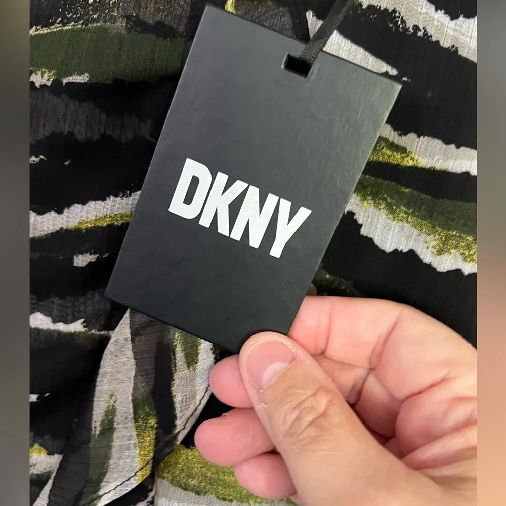 DKNY women’s wrap ruffle chiffon skirt size 10 in black, green and grey. - Image 4