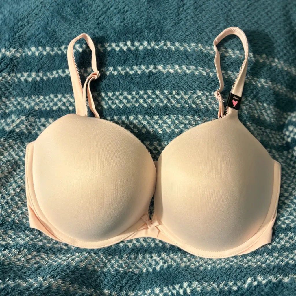 Victoria's Secret Blush Bra and Panty Set - Image 7