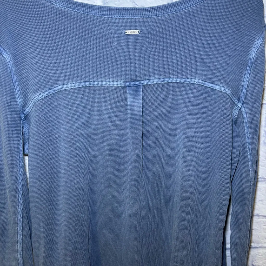 The Normal Brand Long Sleeve Thermal shirt Sz Medium Blue V Neck Vintage Classic - Image 7