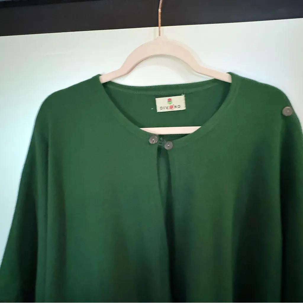 Emerald Green Poncho Sweater Size L - Image 3