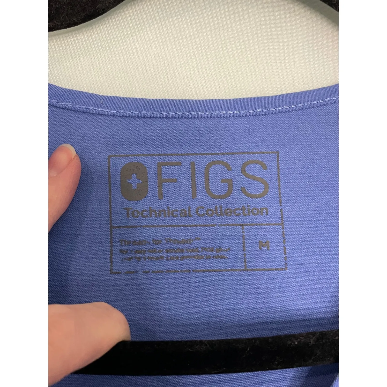 FIGS  Technical Collection V Neck Scrub Top Periwinkle Blue Size M Style FW1100 - Image 4