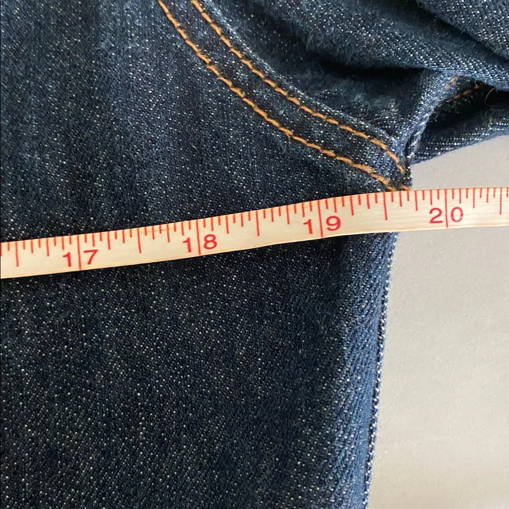 Women’s Old Navy Indigo Denim jean Jacket like new size Medium dark wash - Image 7