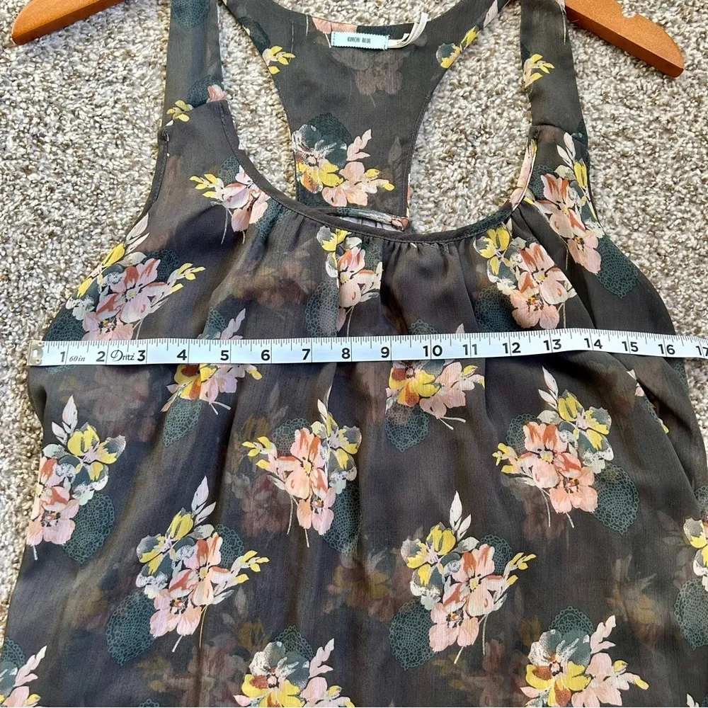 🦋 Urban Outfitters Kimchi Blue Grey Floral Razor Back Flowy Tank Top Medium - Image 5